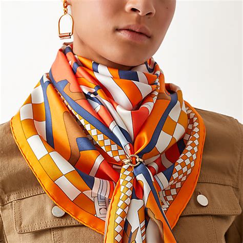 how to tie hermes 70 scarf